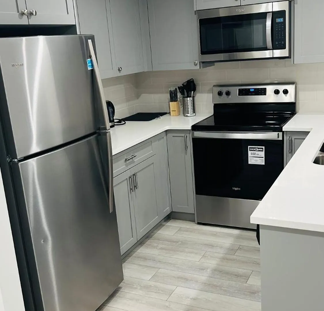 Private Very Spacious 2 Bed 1-Bedroom Basement Suite Sw Calgary