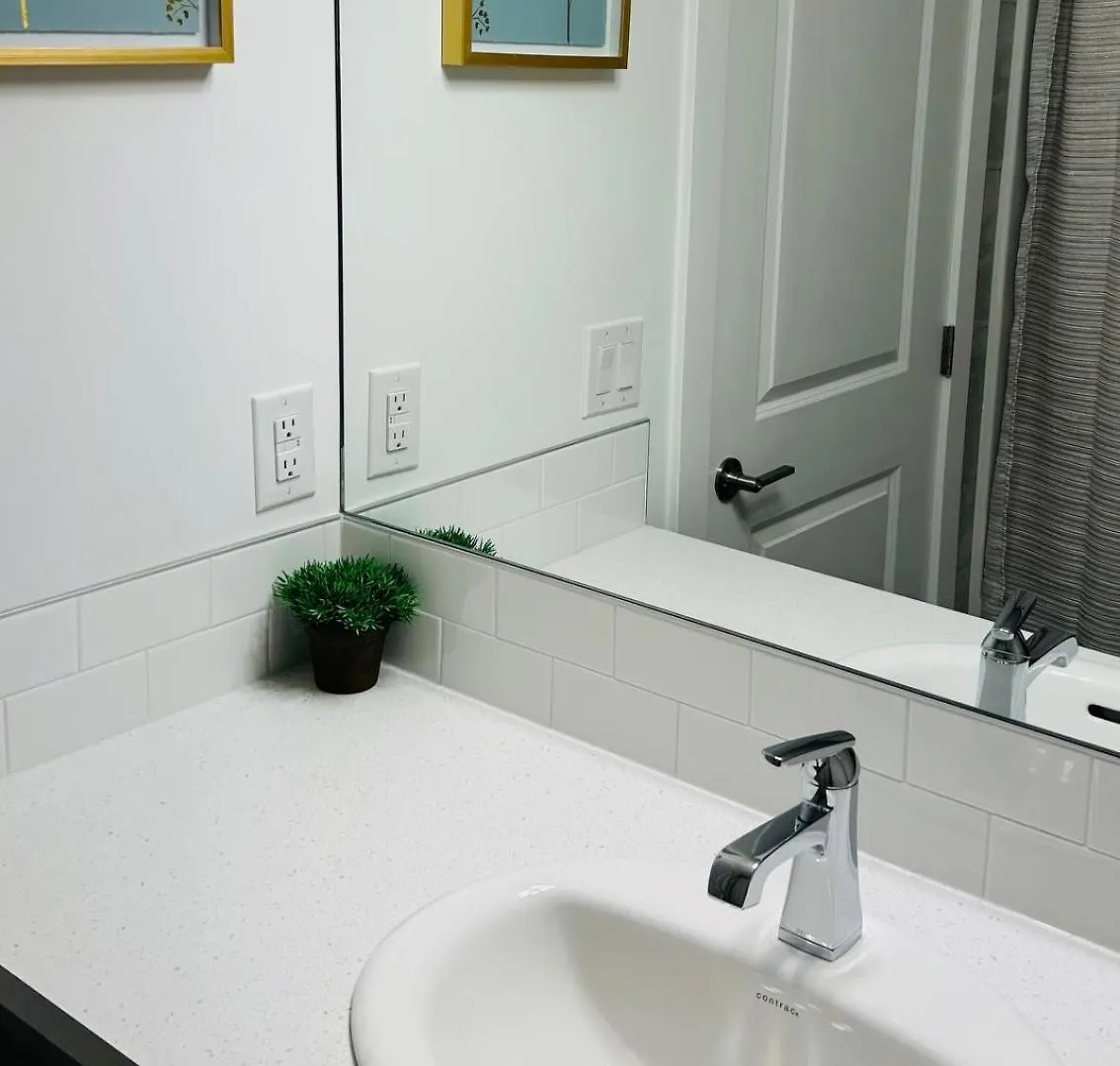 Dom wakacyjny Private Very Spacious 2 Bed 1-Bedroom Basement Suite Sw Calgary